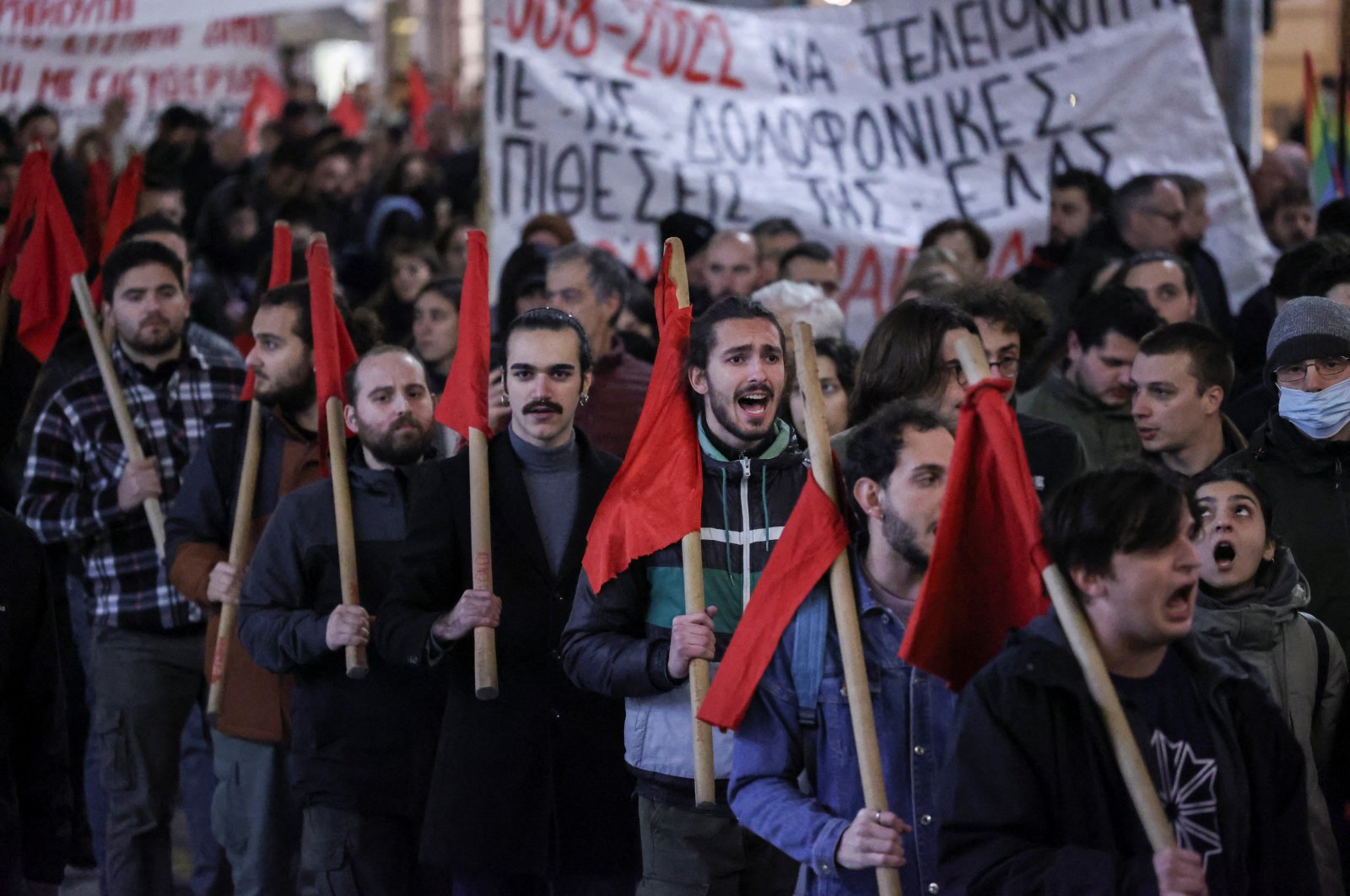Ribuan berbaris di Yunani setelah remaja Roma ditembak oleh polisi meninggal