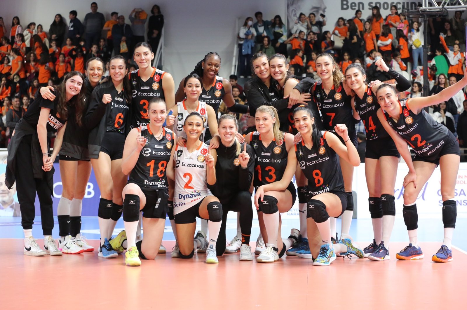 Eczacıbaşı Dynavit women&#039;s volleyball team pose for photo before the FIVB Club World Championship, Antalya, Türkiye. (AA Photo)