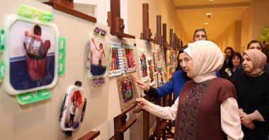 First lady Emine Erdoğan visits an exhibition made of recycled materials, at the presidential complex, in the capital Ankara, Türkiye, Jan. 10, 2018. (Courtesy of Presidency of Türkiye) 