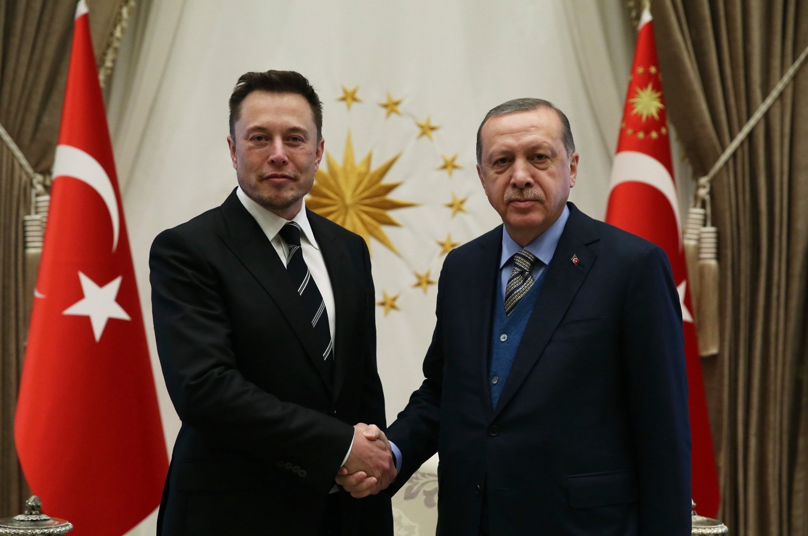 Tesla and SpaceX CEO Elon Musk (L) shakes hands with President Recep Tayyip Erdoğan during a visit to Ankara, Turkey, Nov. 8, 2017. (IHA Photo)