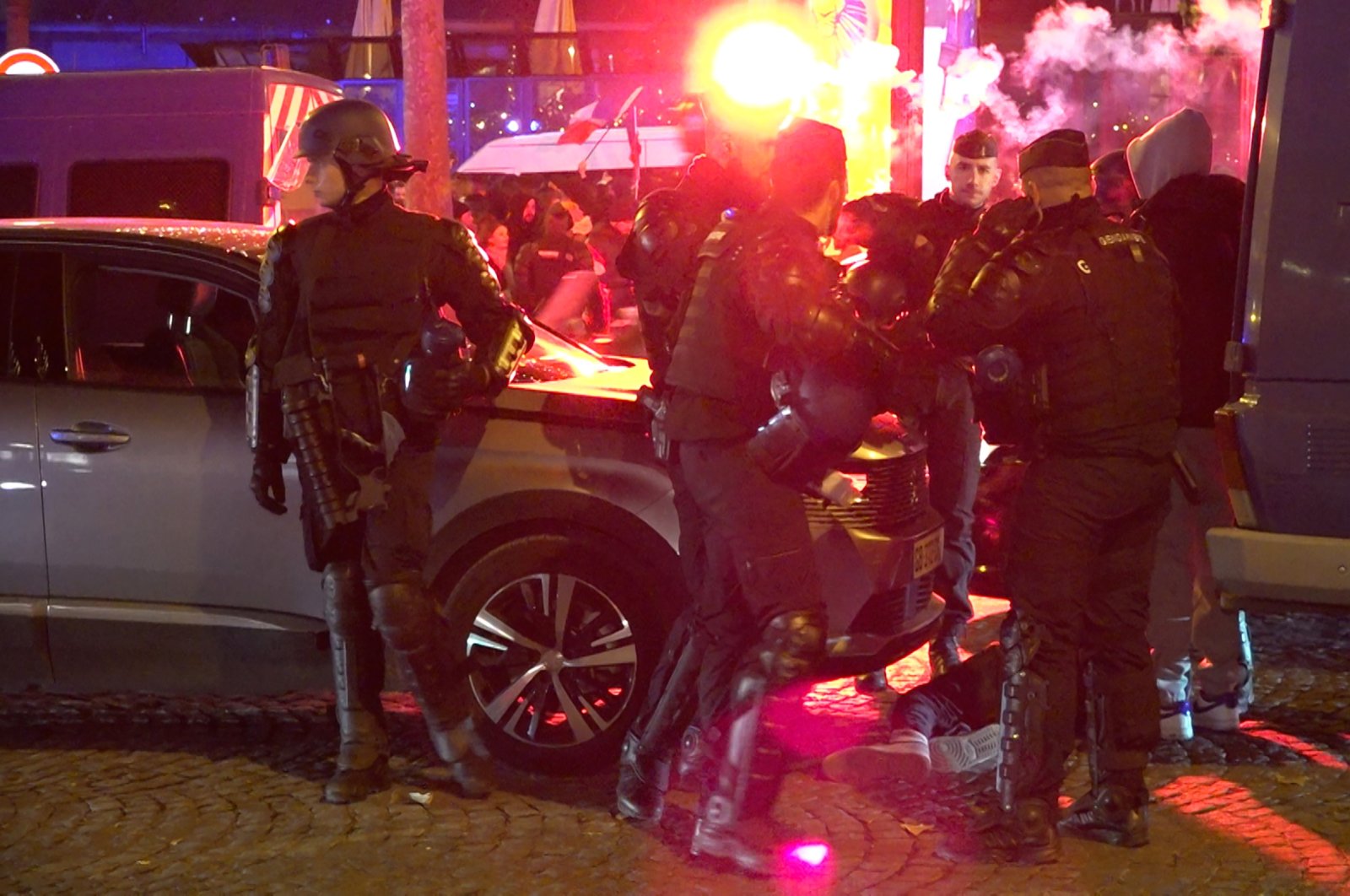 120 ditahan saat ‘kekerasan rasis’ meletus setelah pertandingan Prancis-Maroko