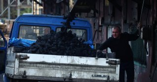 A man loads coal onto a truck at the Bobrek mine, in Bytom, Poland, Oct. 27, 2022. (Reuters Photo)