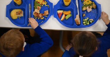 Children eat during lunch break at Saint Mary&#039;s RC Primary School, in Battersea, south London, U.K., Nov. 29, 2022. (AFP Photo)