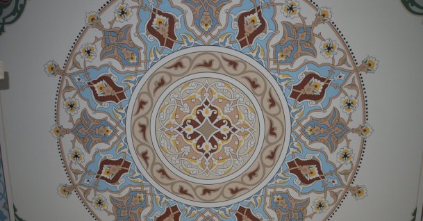 Sıddık Korkutata has spent 30 years decorating the interiors of mosques in various cities of Türkiye with Seljuk and Ottoman motifs, Sakarya province, Türkiye, Dec. 15, 2022. (AA Photo)