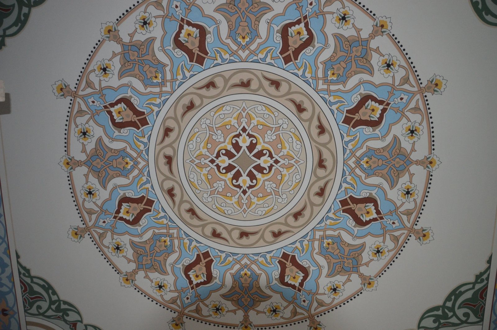 Sıddık Korkutata has spent 30 years decorating the interiors of mosques in various cities of Türkiye with Seljuk and Ottoman motifs, Sakarya province, Türkiye, Dec. 15, 2022. (AA Photo)