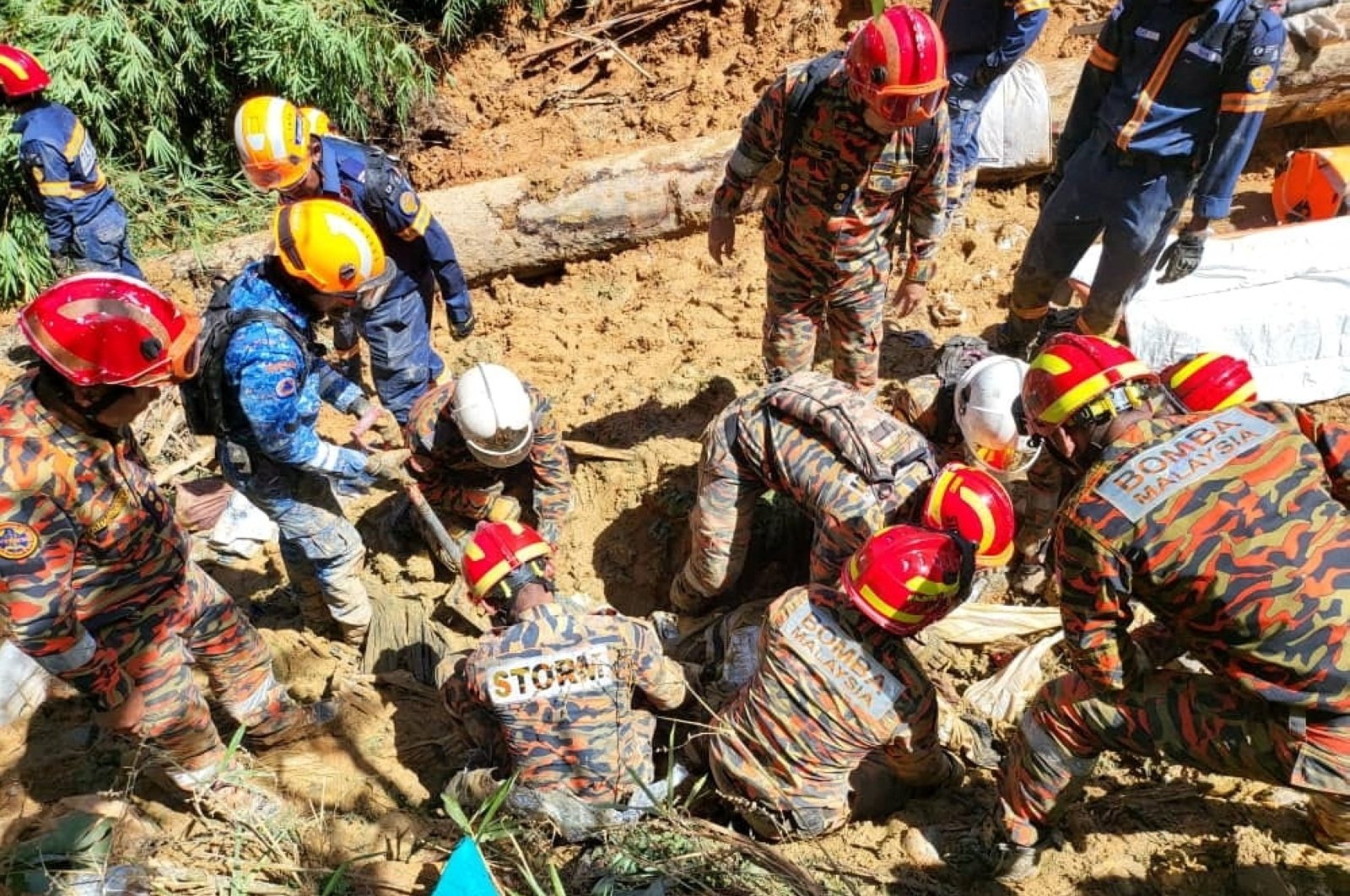 Sedikitnya 16 tewas, 17 hilang dalam tanah longsor mematikan di Malaysia