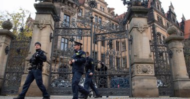 Policemen leave the Residenzschloss Royal Palace that houses the historic Green Vault in Dresden, eastern Germany, Nov. 27, 2019. (AFP Photo)