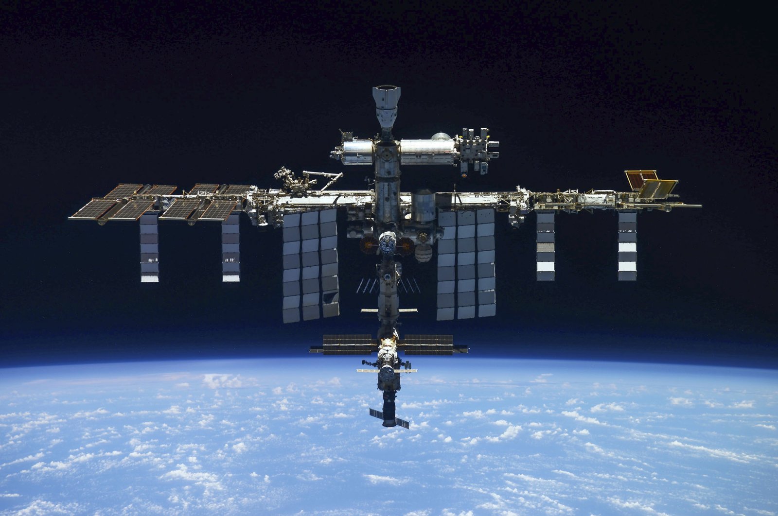 Mikrometeorit kemungkinan tersangka di balik kebocoran kapsul Soyuz Rusia
