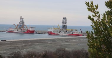 Türkiye's drilling vessels Kanuni (L) and Fatih are seen at the Port of Filyos in Zonguldak, northern Türkiye, March, 20, 2021. (AA Photo)