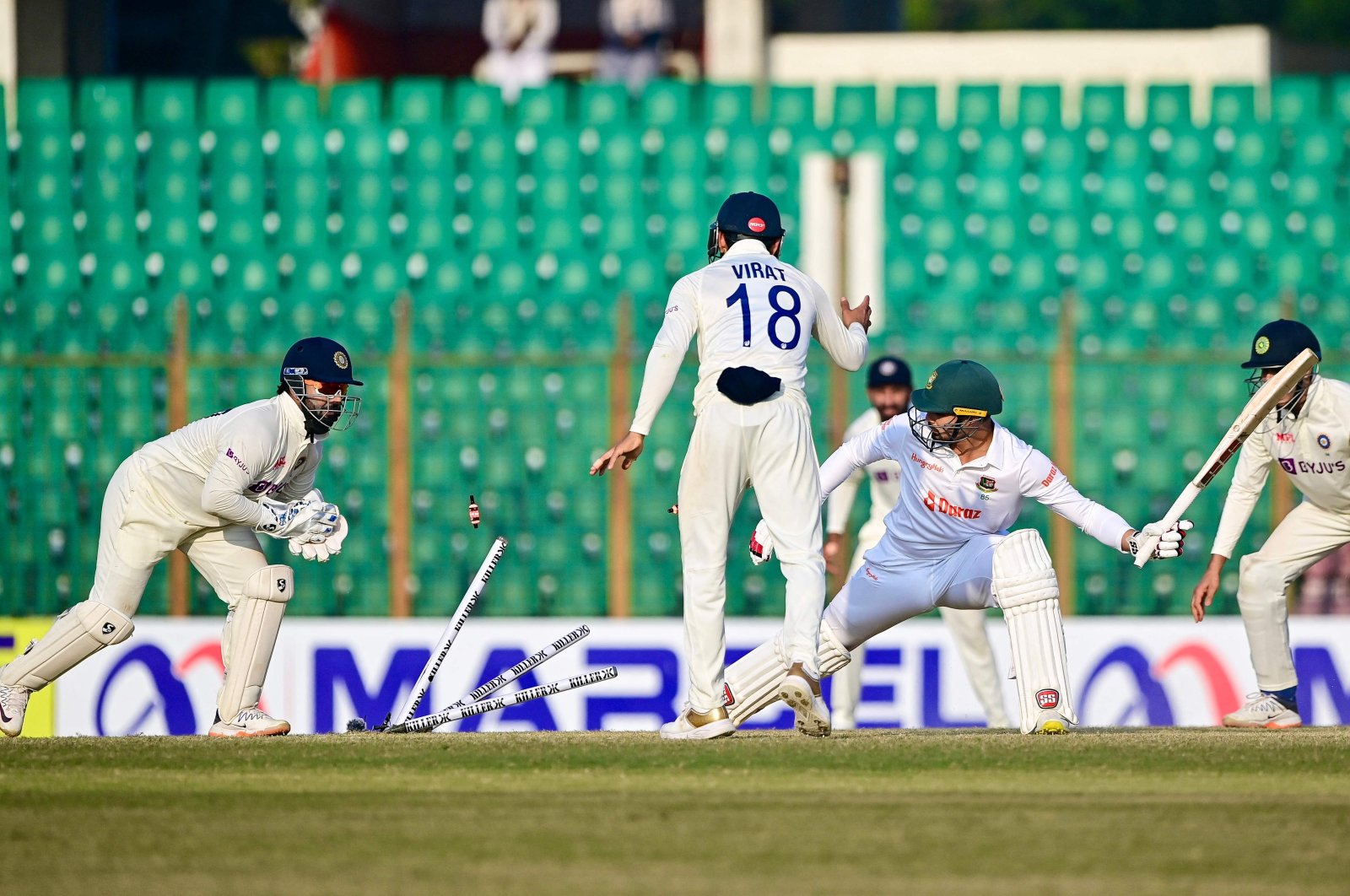 India&#039;s Rishabh Pant (L) successfully dismisses Bangladesh&#039;s Nurul Hasan (R) on Day 4 of first Test, Chittagong, Bangladesh, Dec. 17, 2022. (AFP Photo)