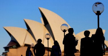 People are silhouetted against the Sydney Opera House at sunset, Sydney, Australia, Nov. 2, 2016. (Reuters Photo)