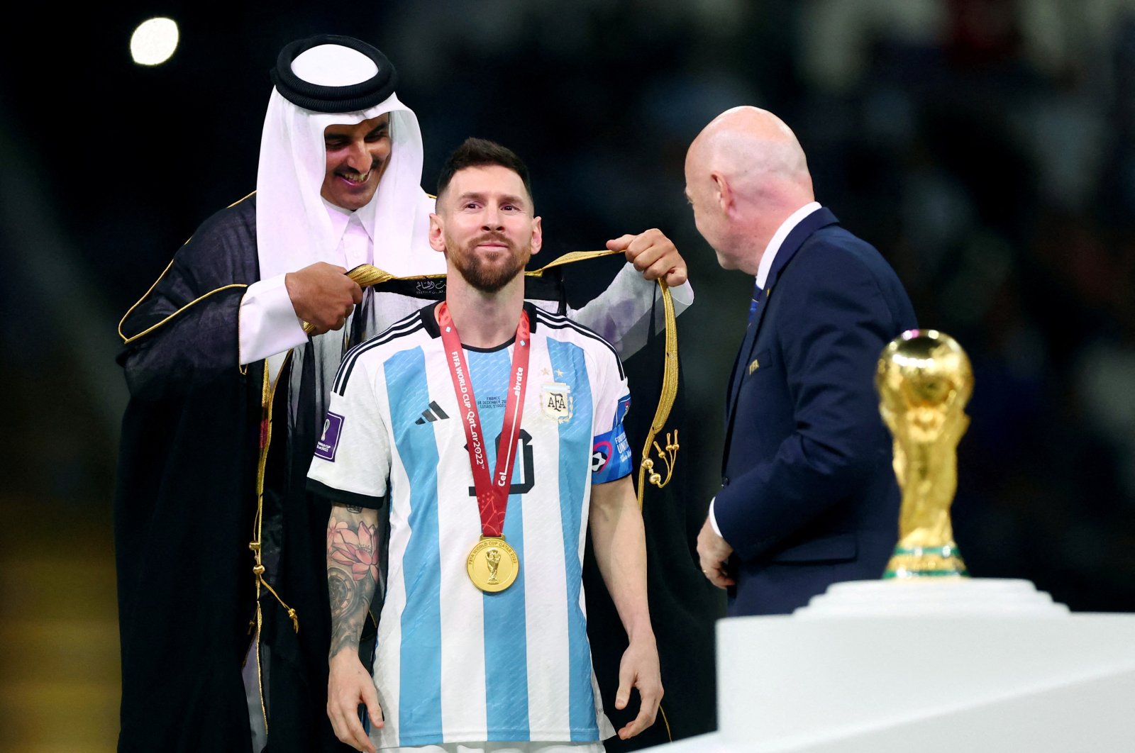 Jubah kerajaan Arab ‘Juara Dunia’ Messi menarik reaksi yang tidak pantas