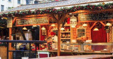 Tourists enjoy the Christmas market in the city center of Budapest, Hungary, Dec. 19, 2015. (Shutterstock Photo)