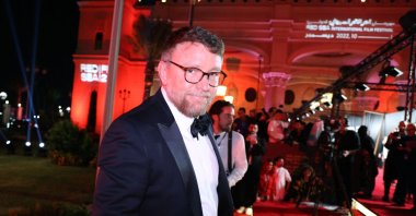 A handout picture released by the Red Sea International Film Festival (RSFF) shows British director Guy Ritchie arriving on the red carpet at the opening ceremony in Saudi Arabia&#039;s Red Sea coastal city of Jeddah, Dec. 1, 2022. (AFP Photo)