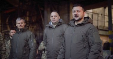 Ukraine's President Volodymyr Zelensky (R) attends a meeting with Ukrainian servicemen in Bakhmut, Donetsk region, eastern Ukraine, Dec. 20, 2022. (EPA Photo)