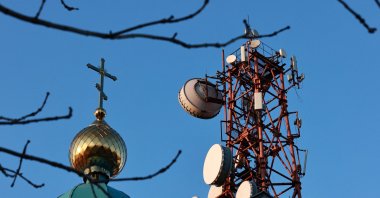 In this image obtained from a video, a communication tower is seen next to an Orthodox church in Vladivostok, Russia, Nov. 9, 2022. (Reuters Photo)