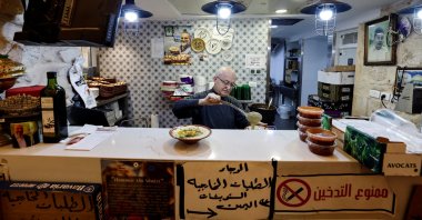 The owner of the famous Abu Shukri restaurant prepares a bowl of chickpea-based Hummus in Jerusalem&#039;s Old City, Dec. 11, 2022. (Reuters Photo)