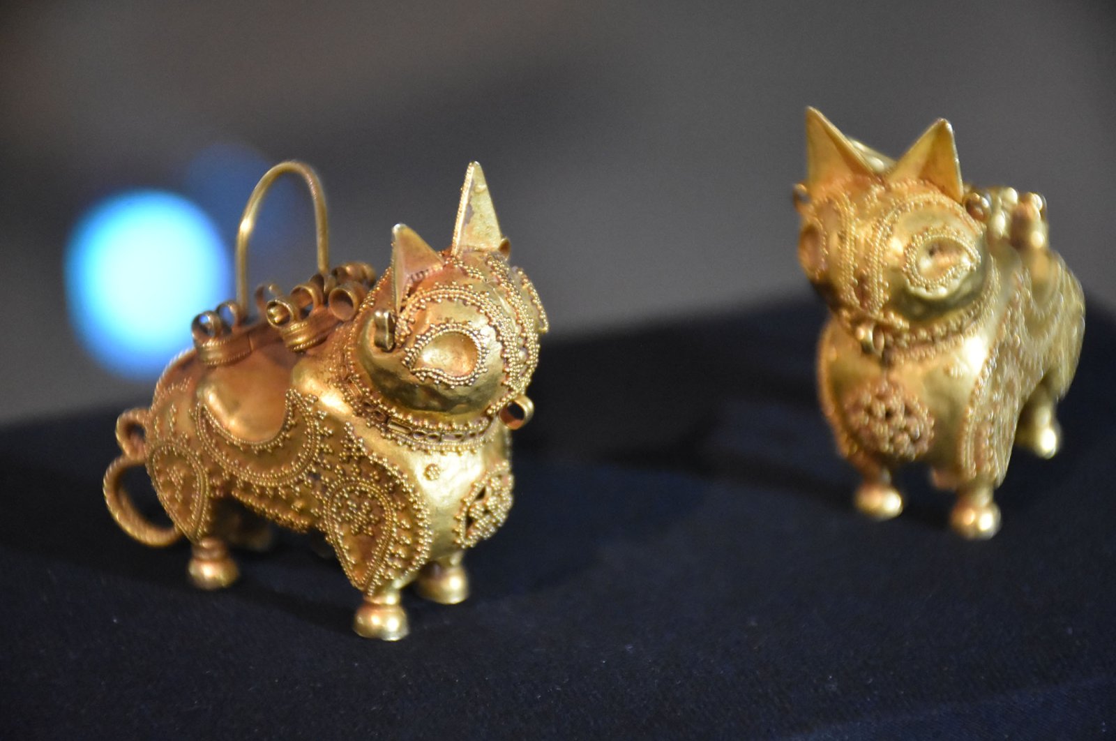 A pair of lynx-shaped gold earrings discovered near the Ani Ruins, in Kars, Türkiye, Dec. 21, 2022. (AA Photo)