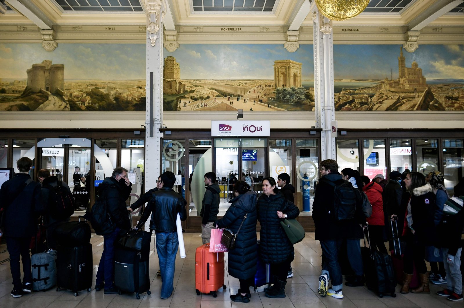 Pemogokan kereta api Prancis dapat mengganggu perjalanan untuk 200.000 orang pada hari Natal