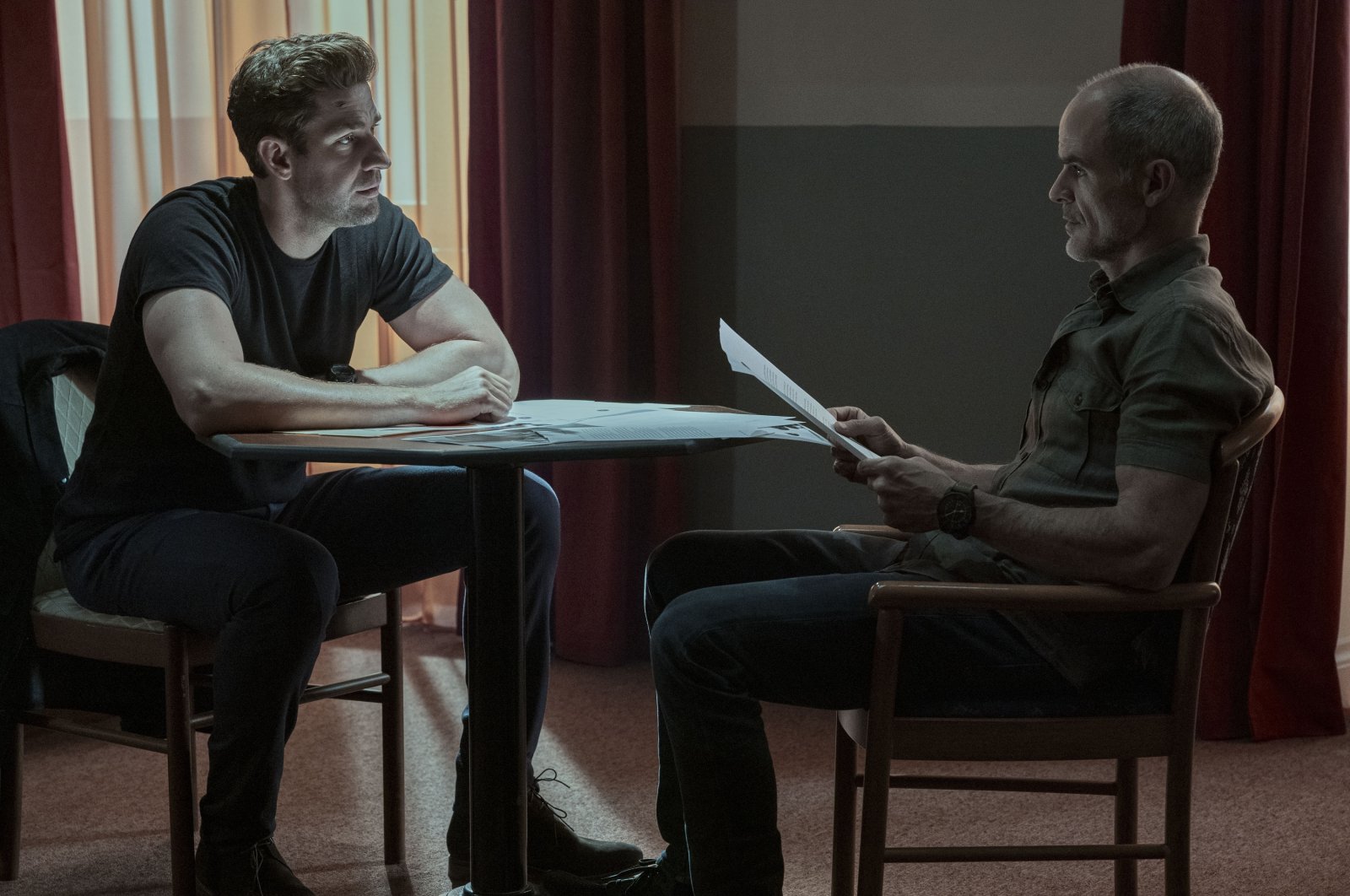 This image released by Amazon Prime Video shows John Krasinski (L) and Michael Kelly in a scene from &quot;Tom Clancy&#039;s Jack Ryan.&quot; (AP Photo)
