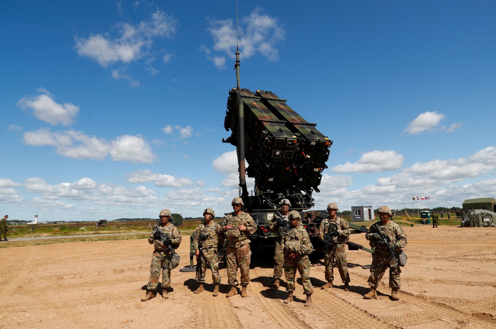 U.S. soldiers stand next to the long-range air defense system Patriot during Toburq Legacy 2017 air defense exercise in the military airfield near Siauliai, Lithuania, July 20, 2017. (Reuters File Photo)