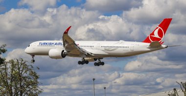 A Turkish Airlines Airbus A350-900 aircraft is seen landing at Heathrow Airport, London, U.K., Aug. 25, 2022. (Reuters Photo)