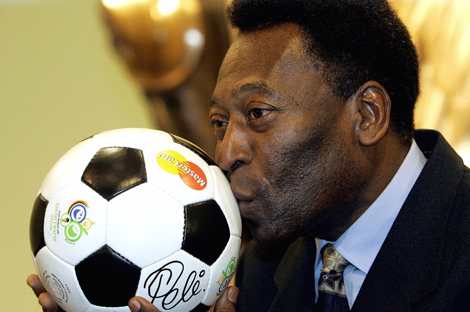 Pele’s cancer worsens, adversely impacting kidneys, heart
