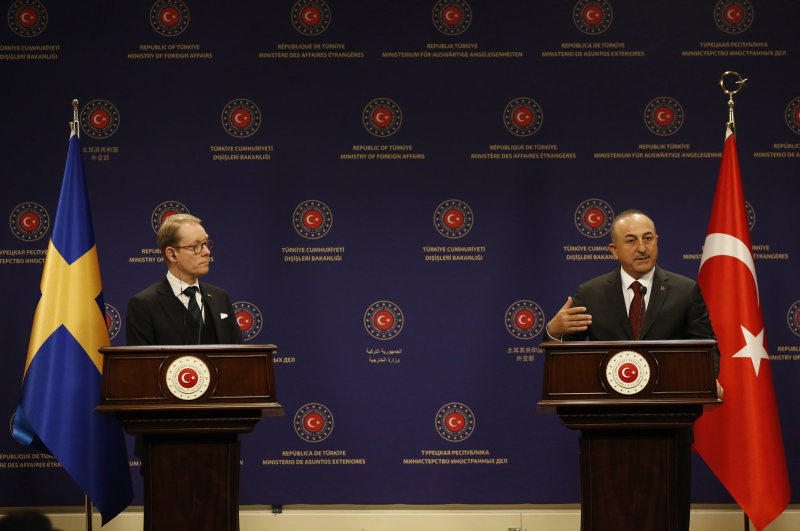 Foreign Minister Mevlüt Çavuşoğlu (R) and Swedish Foreign Minister Tobias Billstrom attend a press conference after their meeting in the capital Ankara, Türkiye, Dec. 22, 2022. (EPA Photo)