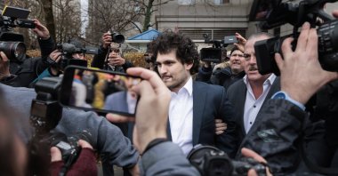 Cryptocurrency entrepreneur Sam Bankman-Fried (C) is led out of a U.S. federal courthouse after being released on bail following an arraignment, New York, U.S., Dec. 22. 2022. (EPA Photo)