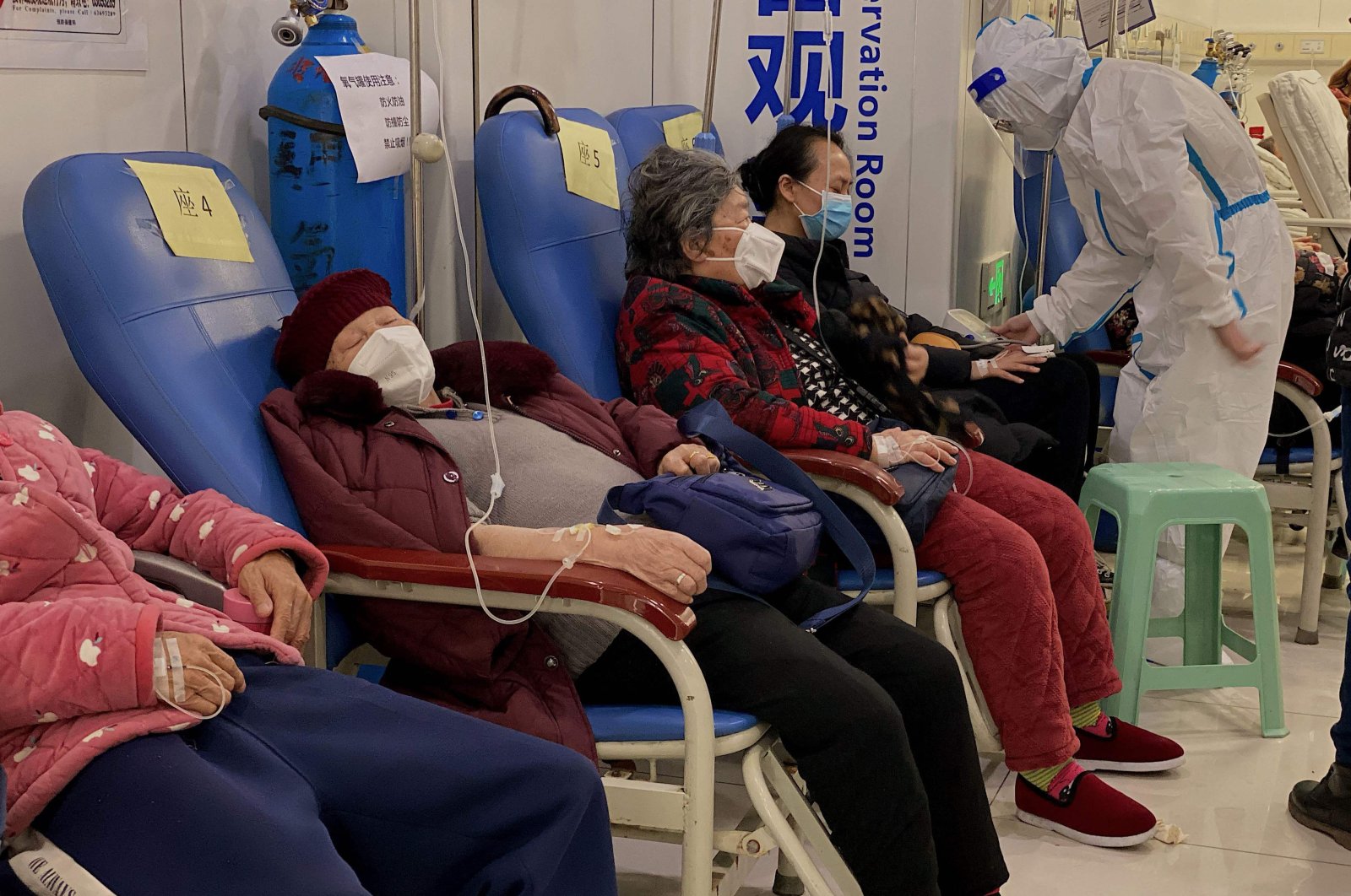COVID-19 patients rest in the Second Affiliated Hospital of Chongqing Medical University, Chongqing, China, Dec. 23, 2022. (AFP Photo)