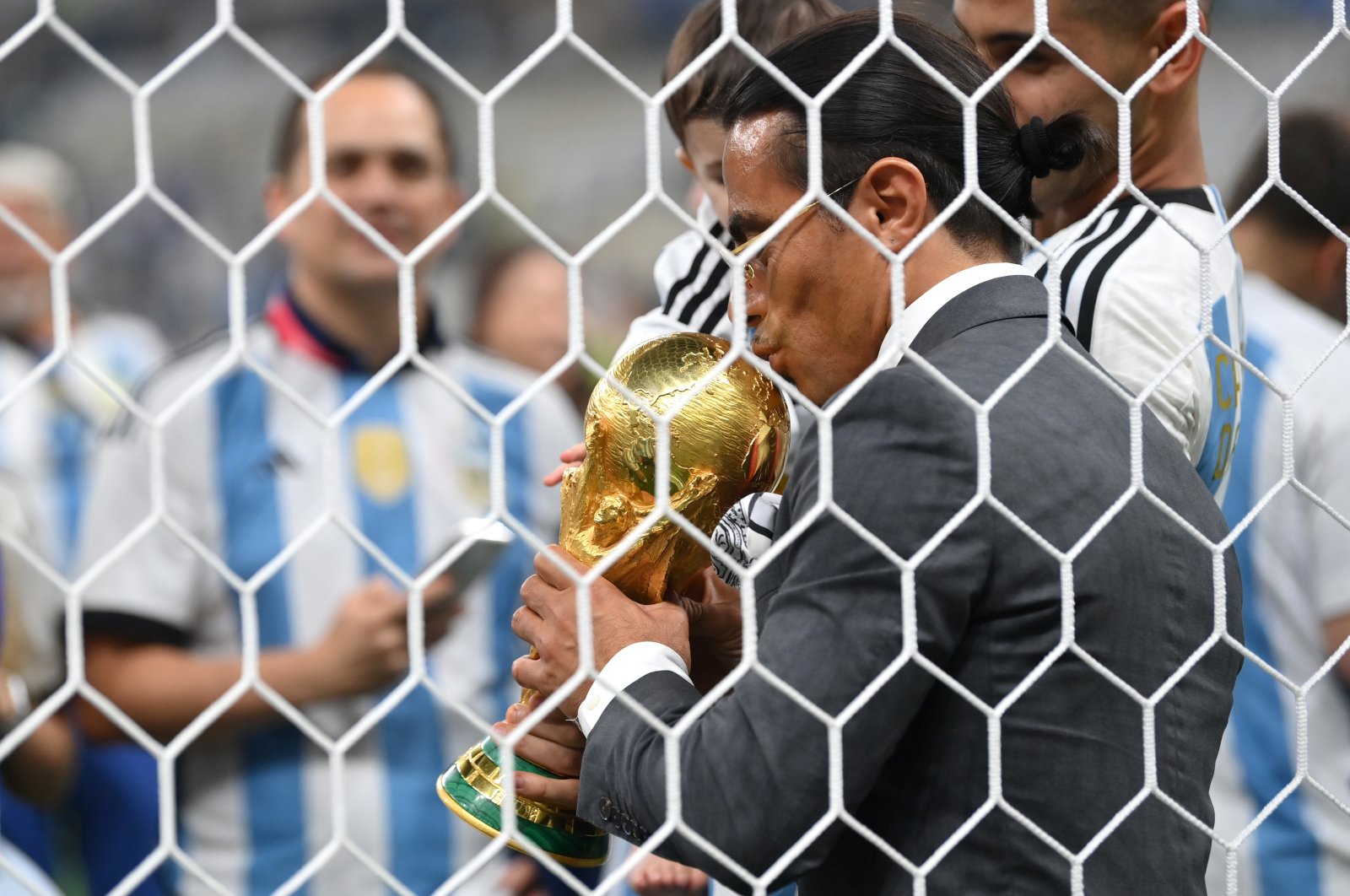 FIFA menyelidiki ‘akses yang tidak semestinya’ Nusret ke trofi Piala Dunia