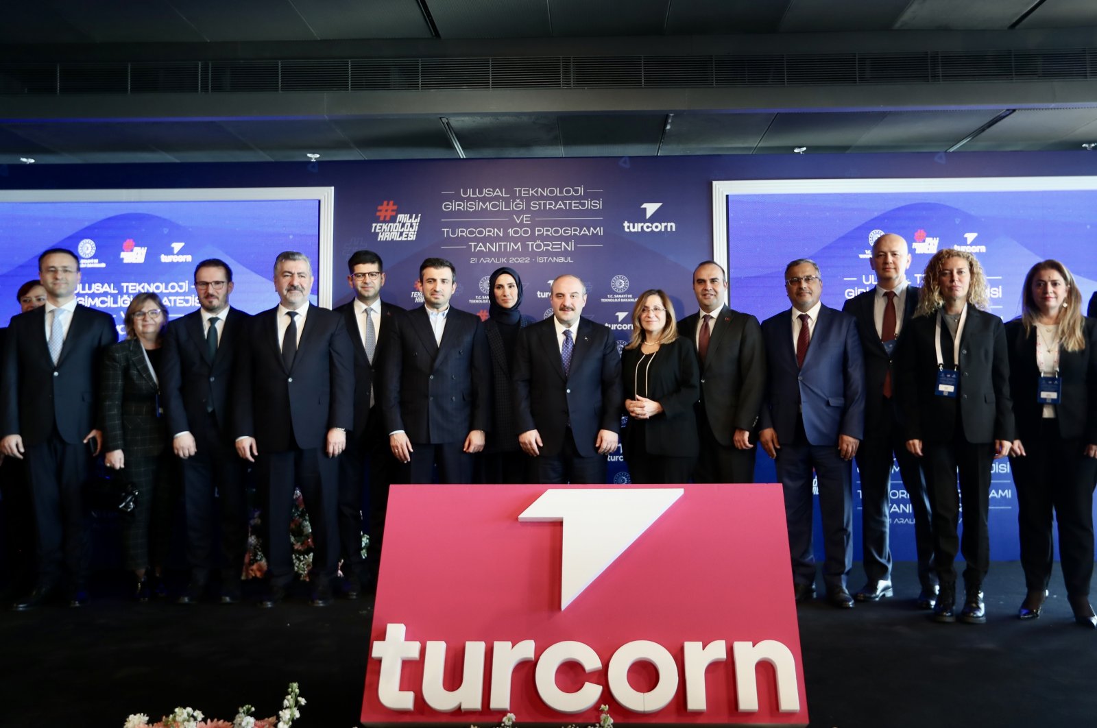 Industry and Technology Minister Mustafa Varank (C), Baykar Chief Technology Officer (CTO) Selçuk Bayraktar (6th from L) and other officials pose for a photo during the event to unveil National Technology Entrepreneurship Strategy and Turcorn 100 Program, in Istanbul, Türkiye, Dec. 21, 2022. (AA Photo)