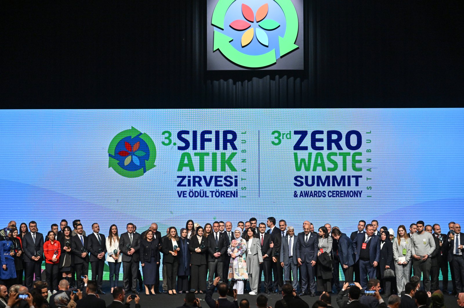 First Lady Emine Erdoğan and other participants pose for a group photo at Haliç Congress Center in Istanbul as part of the zero waste summit, Dec. 23, 2022. (AA Photo)