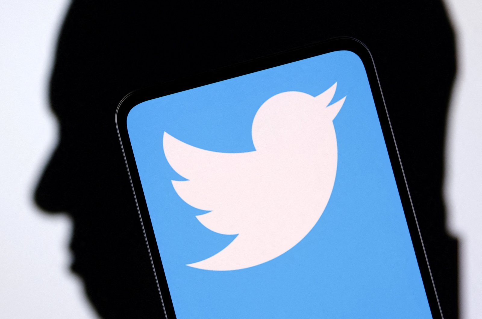 File Twitter: FBI bertindak sebagai ‘pintu’ untuk program besar pengawasan media sosial, penyensoran