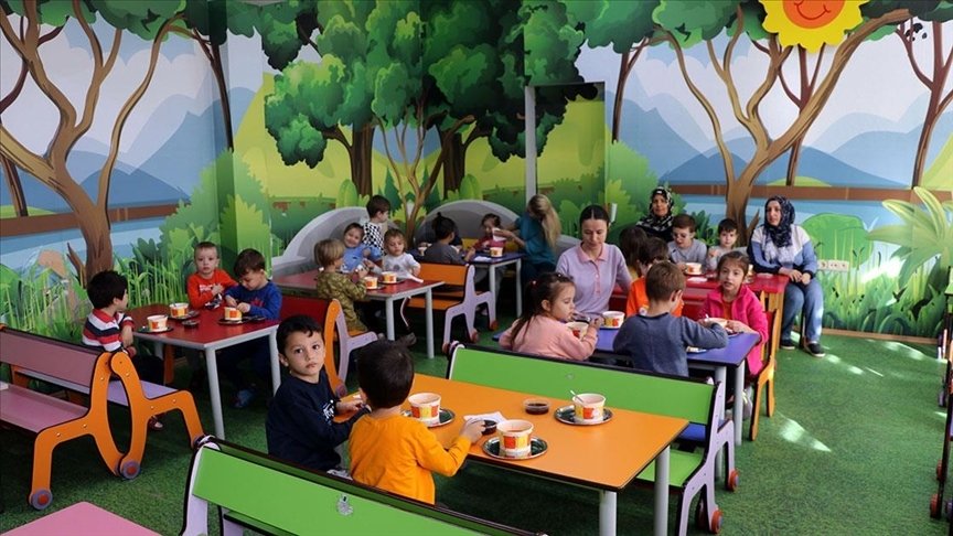 Preschoolers have lunch at a school in Edirne, northwestern Türkiye, Oct. 29, 2022. (AA Photo) 