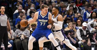 Dallas Mavericks guard Luka Doncic looks to move to the basket past Los Angeles Lakers guard Russell Westbrook during the second half at the American Airlines Center, Dallas, Texas, U.S., Dec. 25, 2022. (Reuters Photo)