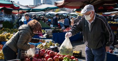 People shop in an open fruit and vegetable market in Ankara, Türkiye, Nov. 5, 2022. (Reuters Photo)