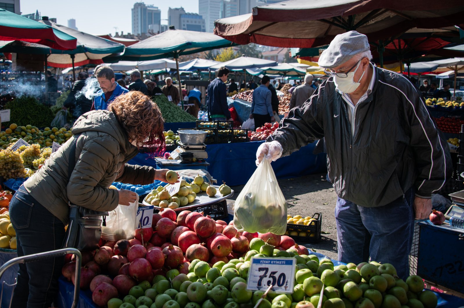 People shop in an open fruit and vegetable market in Ankara, Türkiye, Nov. 5, 2022. (Reuters Photo)