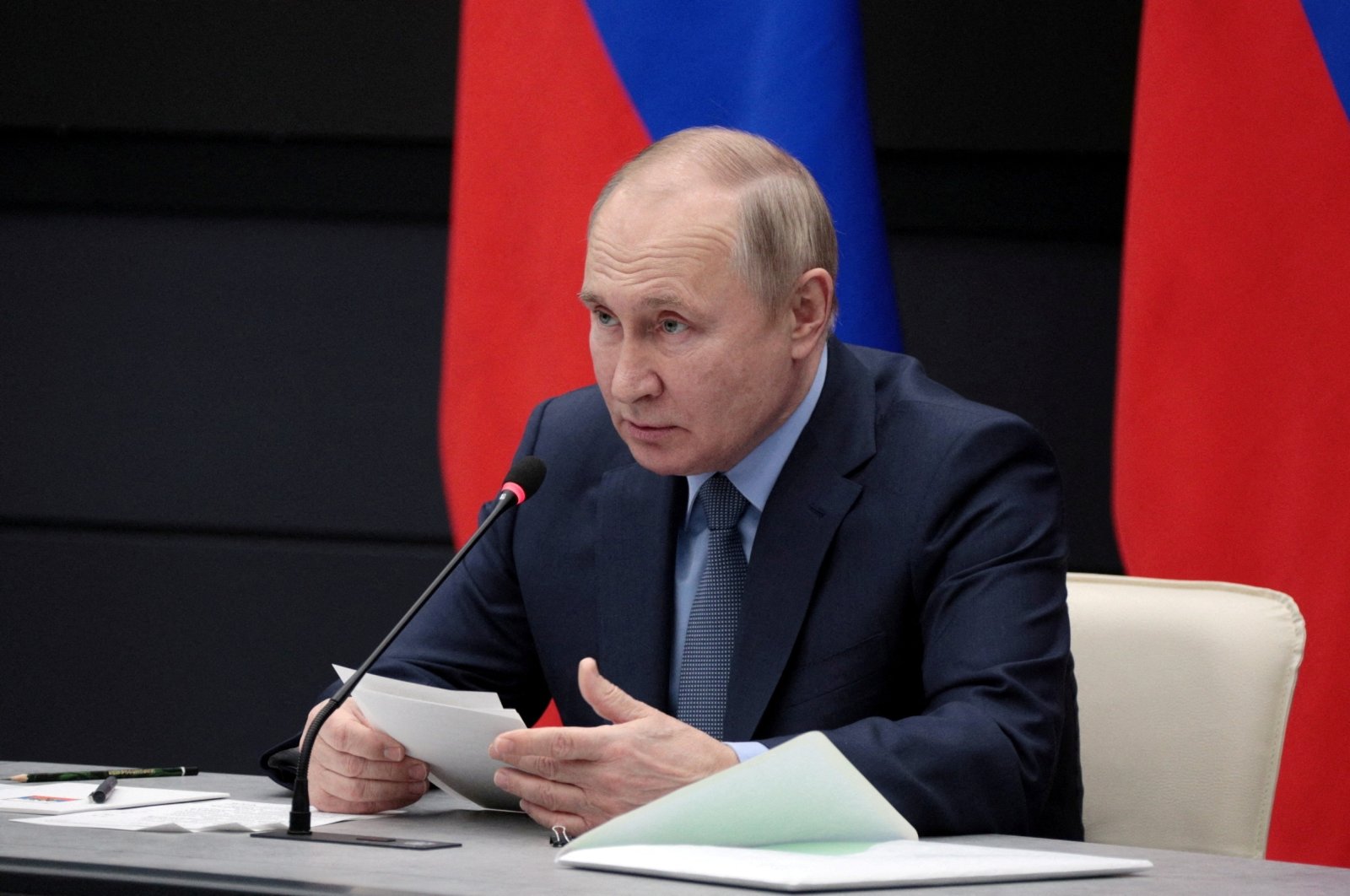 Putin bans Russian oil exports to price cap endorsers