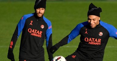 Brazilian forward Neymar and French forward Kylian Mbappe at a training session at the club's "Camp des Loges" training ground in Saint-Germain-en-Laye, in Paris, France, Dec. 27, 2022. (AFP Photo)