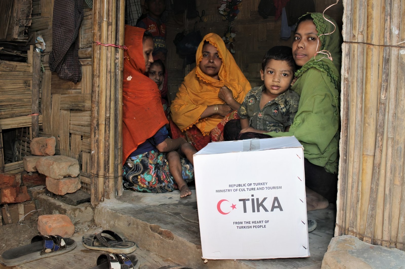 Aid from TIKA is delivered to Rohingya refugees and marginalized host communities, Dhaka, Bangladesh, Nov. 23, 2020. (Courtesy of TIKA)
