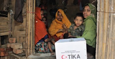 Aid from TIKA is delivered to Rohingya refugees and marginalized host communities, Dhaka, Bangladesh, Nov. 23, 2020. (Courtesy of TIKA)
