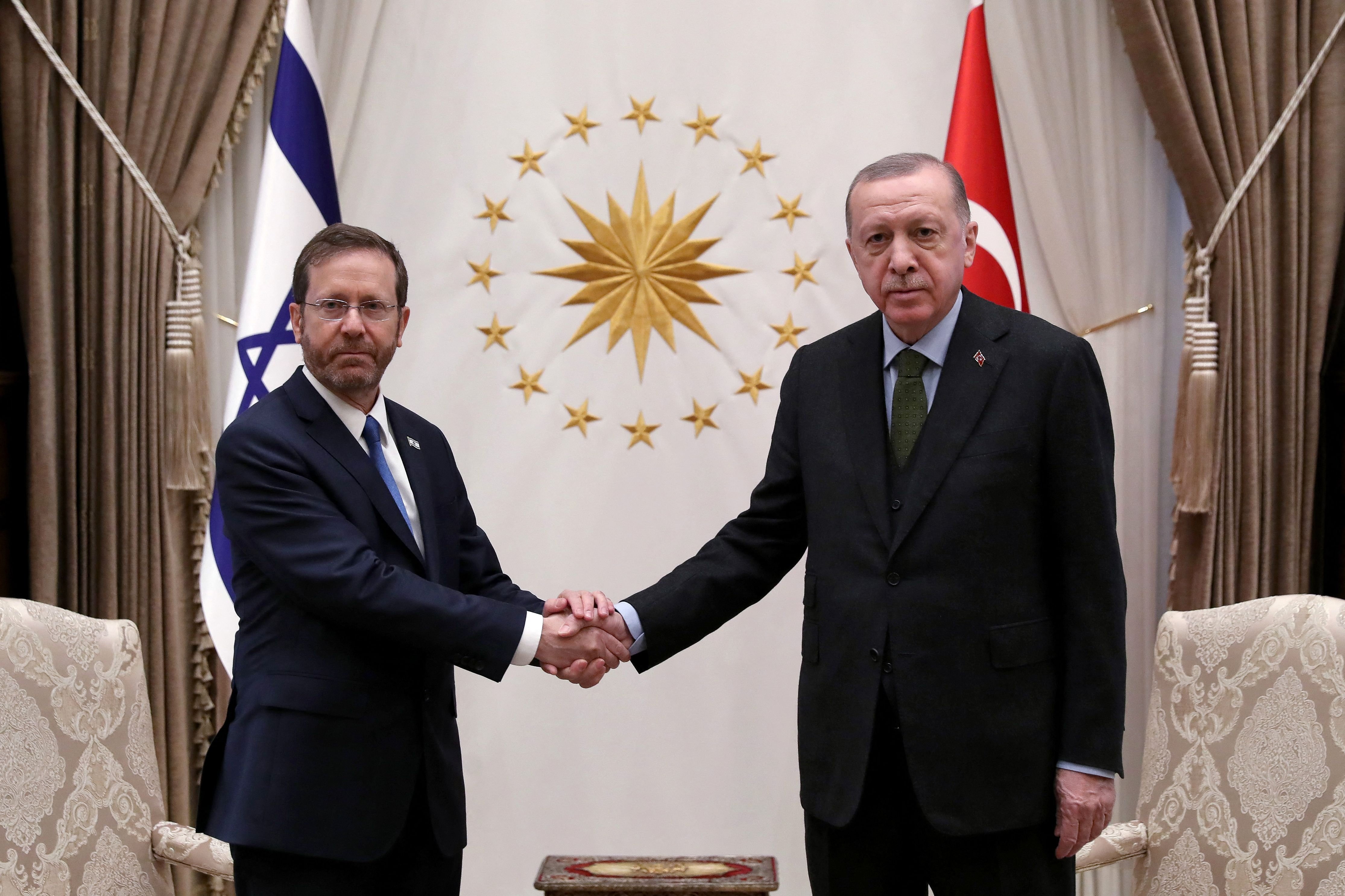President Recep Tayyip Erdogan shakes hands with Israel&#039;s President Isaac Herzog (L) during an official ceremony at the Presidential Complex in the capital Ankara, Türkiye, March 9, 2022. (AFP Photo)