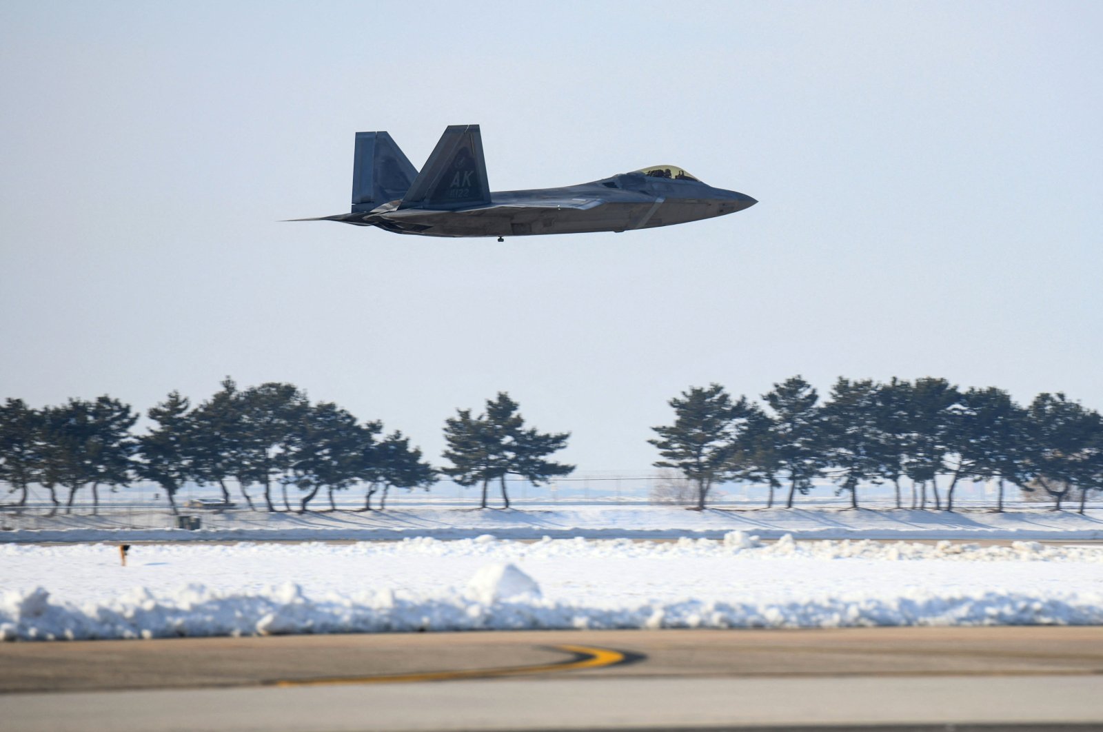 This handout photo taken on Dec. 20, 2022, and provided by the South Korean Defence Ministry in Seoul shows a U.S. Air Force F-22 fighter jet at Gunsan Air Base in Gunsan during a joint air drill after North Korea claimed it held a successful test launch of a spy satellite. (Photo by Handout / South Korean Defense Ministry / AFP) 