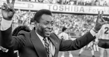 Brazilian football legend Pele is pictured during a friendly match between Italy and Argentina at Hardturm Stadium in Zurich, Switzerland, June 10, 1987. (EPA Photo)