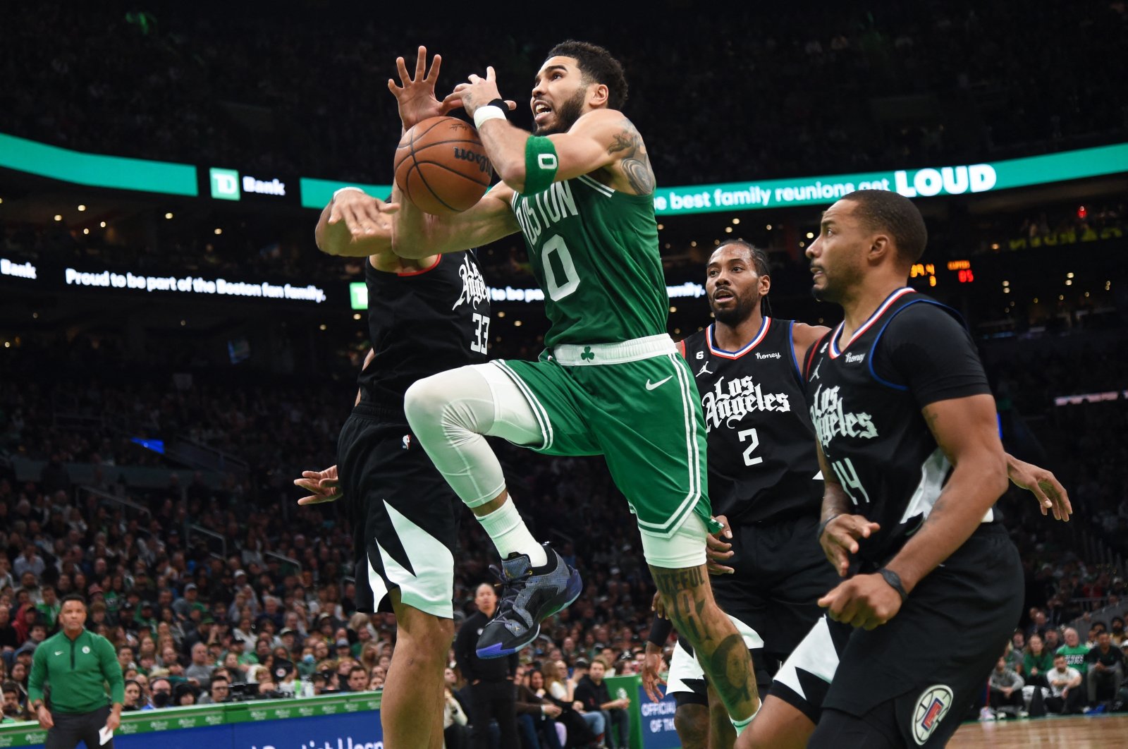Celtics memberikan sentuhan akhir di homestand dengan kemenangan atas Clippers