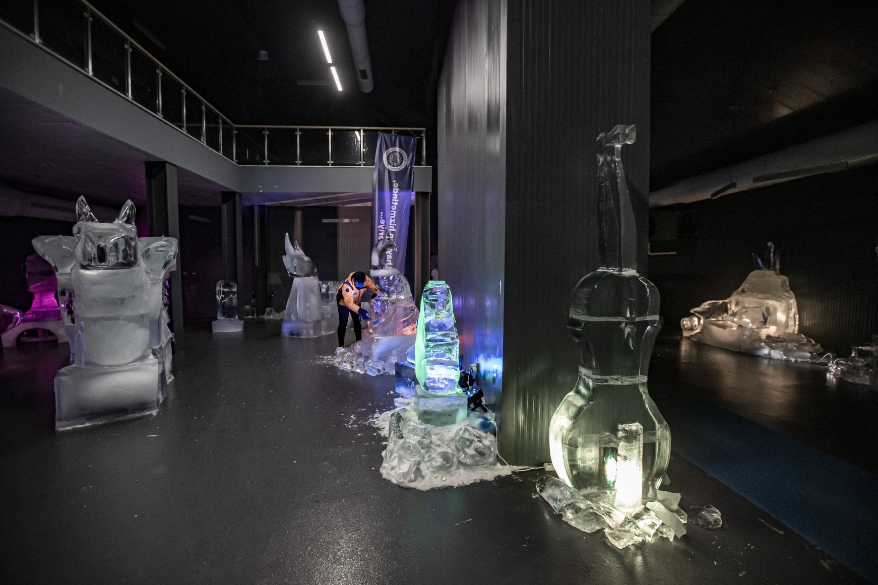 Türkiye's 1st ice museum takes visitors on Arctic-like journey | Daily ...