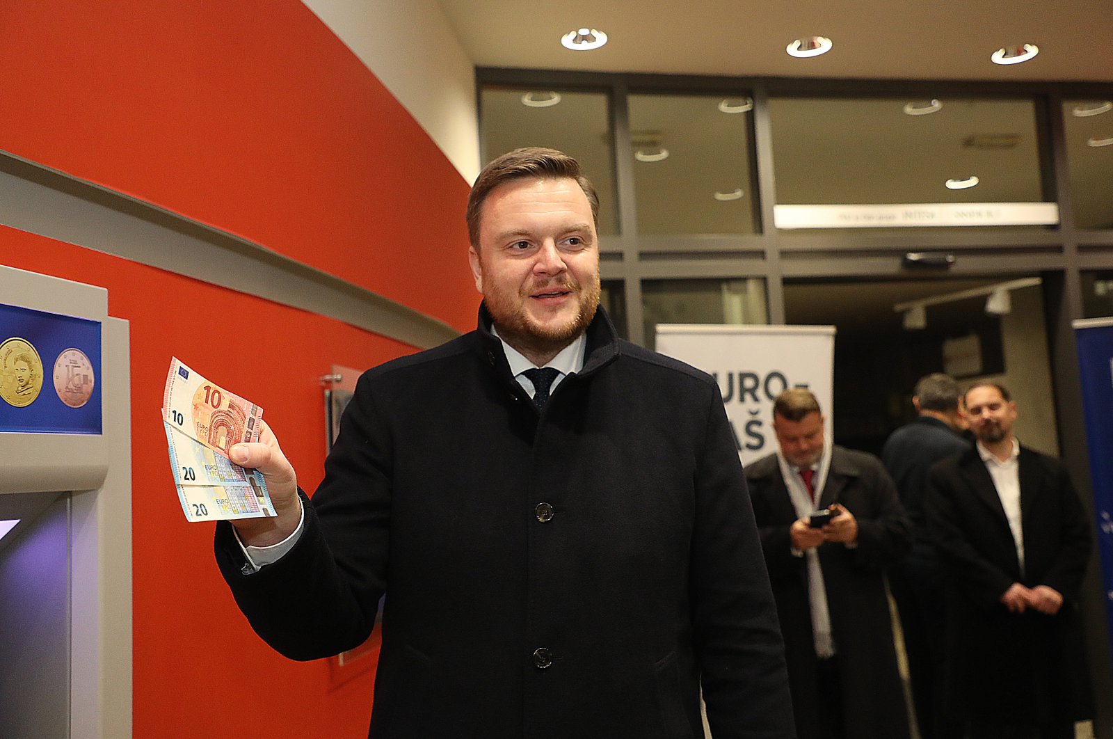 Croatian Finance Minister Marko Primorac withdraws euro banknotes at an ATM in Zagreb, Croatia, Jan. 1, 2023. (EPA Photo)