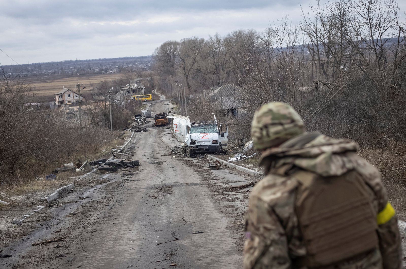 A Ukrainian serviceman looks at an empty street, as Russia&#039;s attack on Ukraine continues, in the village of Torske, Donetsk, Ukraine, Dec. 30, 2022. (Reuters Photo)