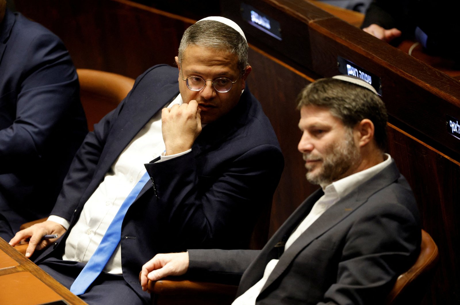 Right-wing Knesset members Itamar Ben-Gvir and Bezalel Smotrich attend a special session at the Knesset Israel&#039;s parliament, to approve and swear in a new right-wing government, in Jerusalem Dec. 29, 2022. (Reuters File Photo)